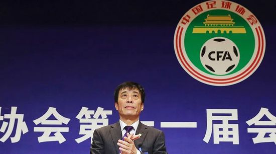 迪翁古司职防守型中场，今年曾代表塞内加尔参加U17世界杯，他将在2024年6月正式加盟切尔西。